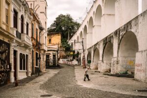 Como interpretar o Boletim Focus para prever movimentos da Selic e proteger seus investimentos