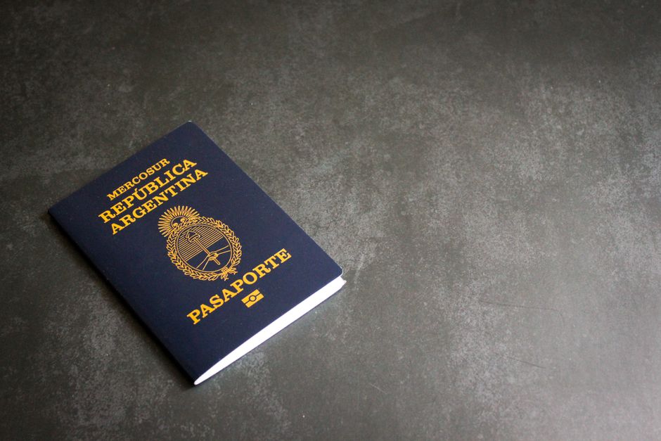 Pasaporte electrónico en Latinoamérica 2026: países que lo adoptan, requisitos, tiempos de trámite y ventajas al pasar migración